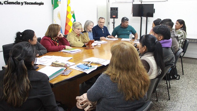 El Ministerio de Educación y el Idach avanzan en acciones que fortalecen la Educación Bilingüe Intercultural  