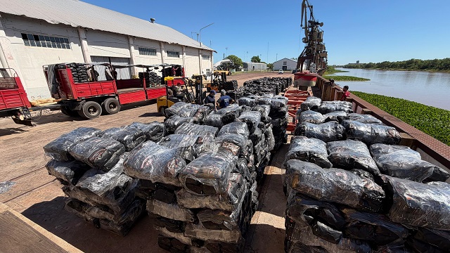 Puerto de Barranqueras: Productores del Norte exportaron carb&oacute;n vegetal a Brasil  