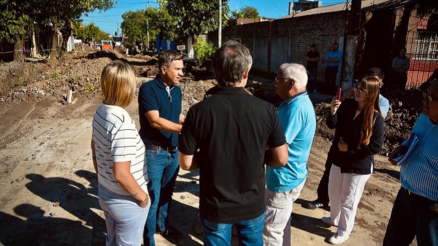 Avanzan las obras de pavimentaci&oacute;n en Villa Elisa y la limpieza del R&iacute;o Negro