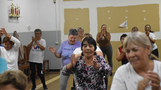 Destacada participación en las clases de gimnasia para adultos gratuitas de la Dirección de Deportes Municipal 