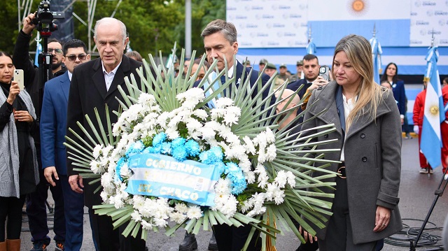 La llovizna no detuvo el Homenaje a Belgrano, pero la Promesa se reprogramó por resguardo de los Alumnos 