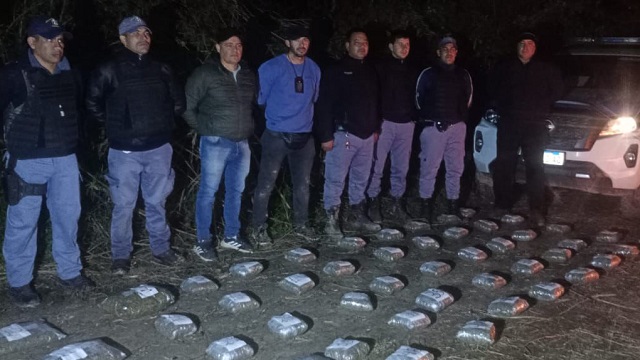 Golpe al narcotráfico enfrentamiento y secuestro: Casi 49 kilos de marihuana fueron incautados en Villa Río Bermejito 