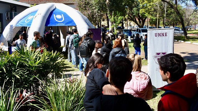 UNNE RESISTENCIA: EXITOSO OPERATIVO DE TARJETA SUBE Y SALUD INTEGRAL PARA ESTUDIANTES