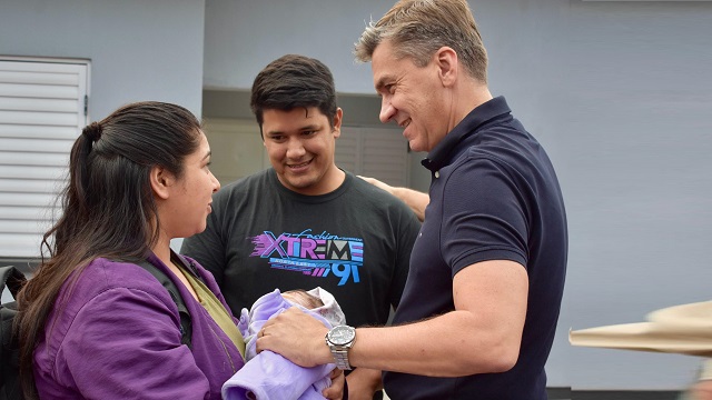 LOS SUEÑOS SE CUMPLEN: EL GOBERNADOR ZDERO ENTREGÓ VIVIENDAS A FAMILIAS DE FONTANA