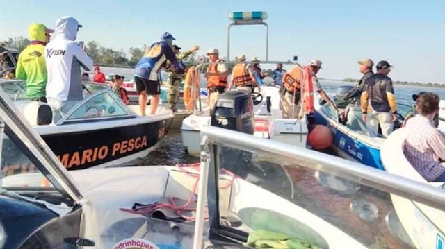 Pescadores de Corrientes y Paraguay se enfrentaron en el Paraná por un cardumen