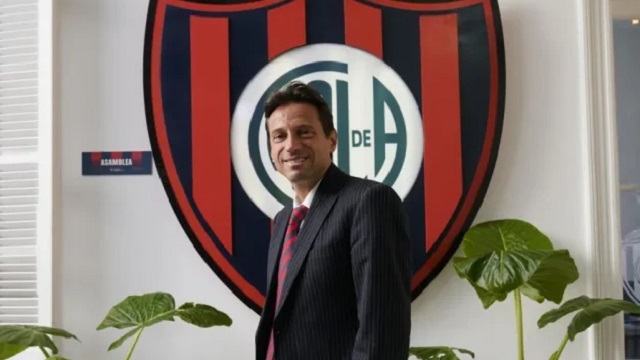 Escándalo en el fútbol argentino: una cámara oculta muestra al presidente de San Lorenzo recibiendo dólares