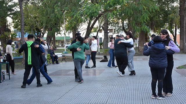 Villa Ángela: Clase abierta y gratuita de Tango en la Plaza Central 