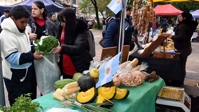 Programa &Ntilde;and&eacute;: Crecen las ferias de peque&ntilde;os productores "sin intermediarios" 