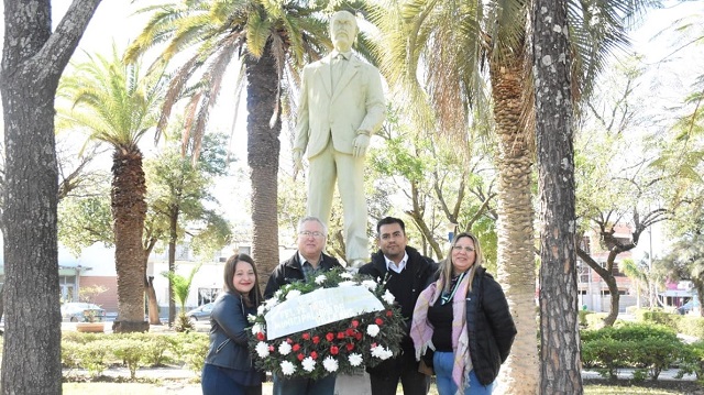 El Municipio y la UEGP N° 172 conmemoran el 25° Aniversario del fallecimiento de Deolindo Felipe Bittel  