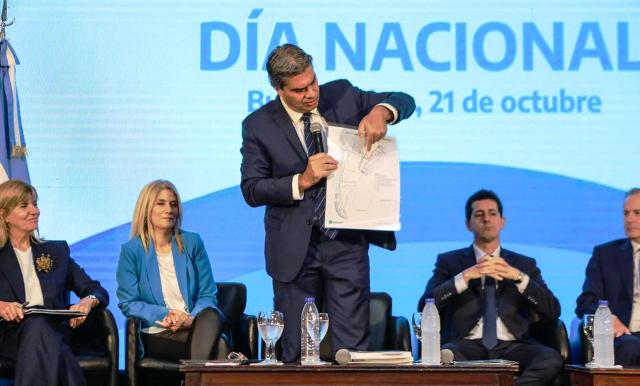 "Tenemos que redefinir el mapa territorial de la Argentina corrigiendo asimetrías estructurales", dijo Capitanich en conferencia de la Cepal 
