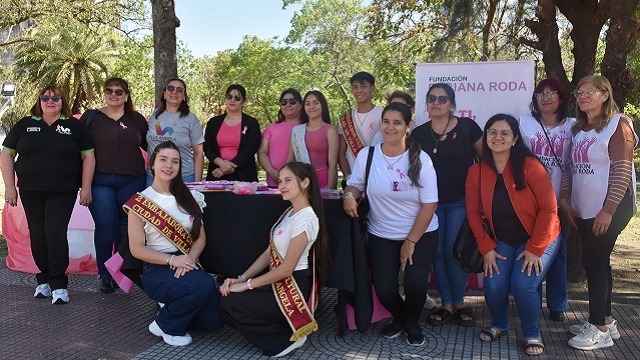 “Tu lucha nos inspira”: Actividad de concientización sobre el Cáncer de mama en la Plaza Central 