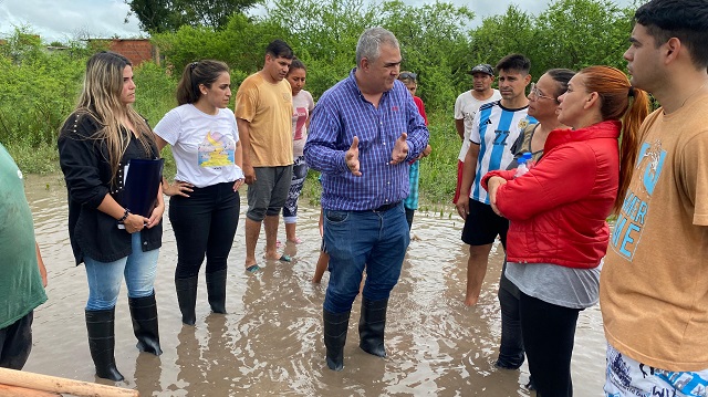 DESARROLLO HUMANO ASISTE A FAMILIAS DE BARRANQUERAS AFECTADAS POR LAS LLUVIAS