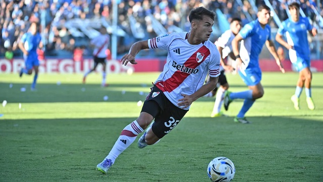 River le gan&oacute; a Estudiantes de R&iacute;o Cuarto por 2-0 y trep&oacute; a la punta de la zona B del Torneo Apertura 2026