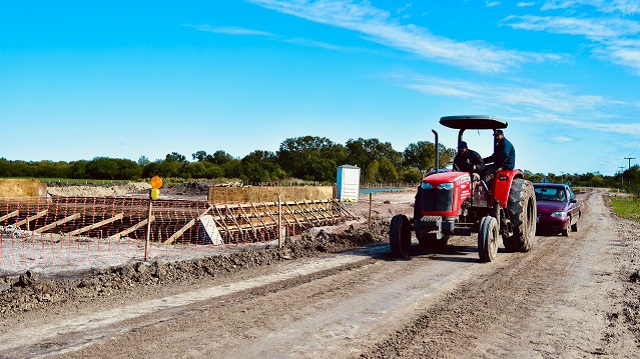 El Gobernador Zdero supervisó las obras que se ejecutan en la Ruta Provincial N° 13, tramo Cote Lai-Charadai 