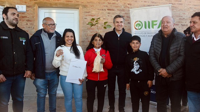 SE ENTREGARON VIVIENDAS EN LAGUNA LIMPIA: &ldquo;SEGUIMOS CUMPLIENDO EL SUE&Ntilde;O DE LA CASA PROPIA EN TODA LA PROVINCIA&rdquo; DIJO EL GOBERNADOR