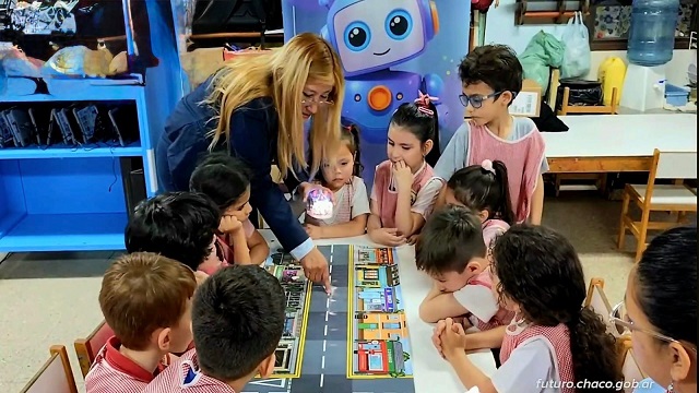 Educación: Inicio Taller sobre Programación y Robótica para optimizar la utilización de aulas digitales móviles que llegaron a Jardines de Infantes  