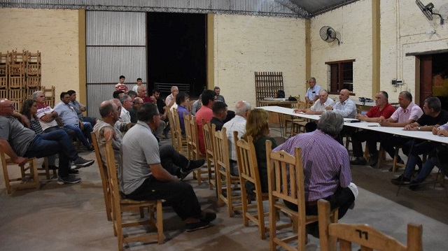 El Intendente Adalberto Papp participó de una reunión con productores que necesitan ayuda para paliar la sequía 