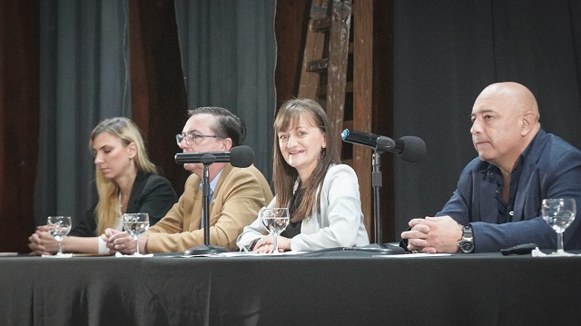 La Vicegobernadora Schneider encabezó la apertura del curso “Construyendo Fortalezas” con mas de 6000 inscriptos