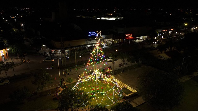 Villa &Aacute;ngela: Encendido de luces del &Aacute;rbol Navide&ntilde;o Gigante en el Parque del Centenario 