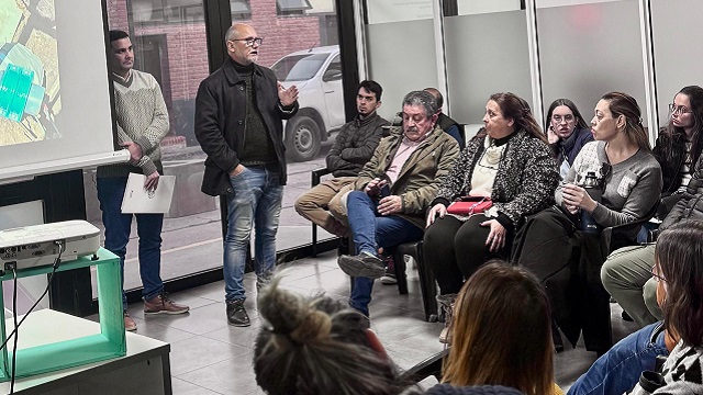 Reunión del Instituto de Vivienda con adjudicatarios de los departamentos del Barrio Puerta del Sol 