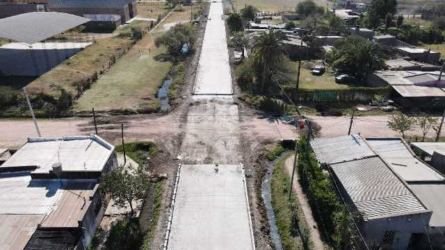 Con una inversión de 58 millones, el gobierno de la Provincia pavimenta 16 cuadras en Villa Ángela