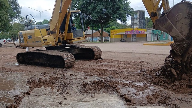 Miraflores: R&aacute;pida respuesta del Gobierno Provincial para acelerar el escurrimiento del Agua 