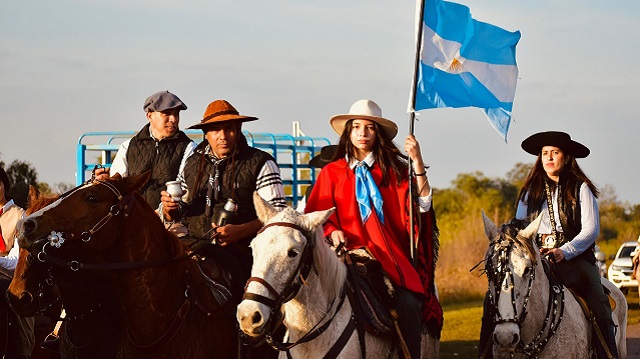 Matkovich destacó el trabajo policial y el compromiso ciudadano en la Cabalgata de la Fe