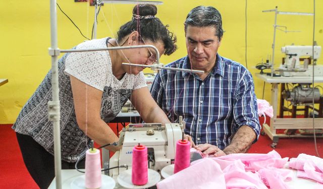 Capitanich recorrió una Empresa Textil en Barranqueras: “Fomentamos el desarrollo del Complejo Algodonero con valor agregado”