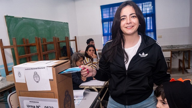 Julieta Campo votó y destacó la importancia de la participación ciudadana