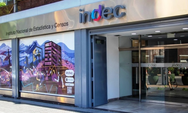 Los salarios subieron 2,9% en enero, y le ganaron a la inflación