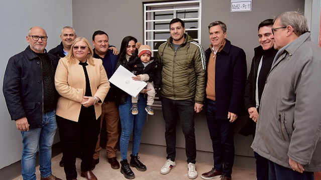 Obras que transforman la vida: El Gobernador Zdero entregó Viviendas a Familias de Chorotis  