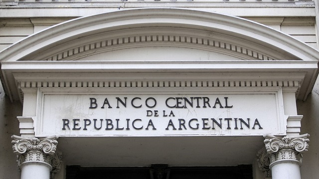 El Banco Central subió al 61% la tasa de plazos fijos
