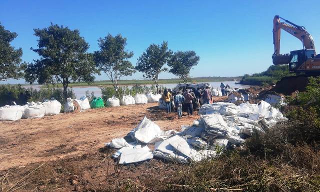 Crecida del Bermejo: El Gobierno intensifica tareas para encauzar el Río y evitar socavaciones 