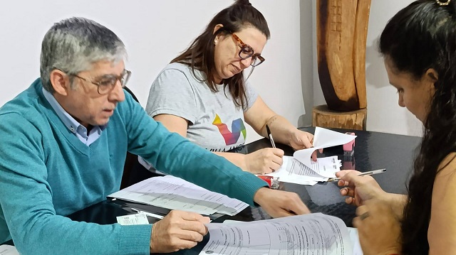 Entrega de ayuda económica y firma de Acta para Carrozas 2025 