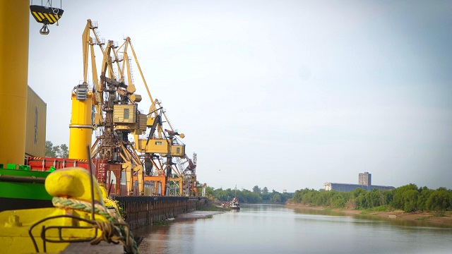 Puerto de Barranqueras: El Gobierno provincial autorizo a YPF a realizar el dragado  