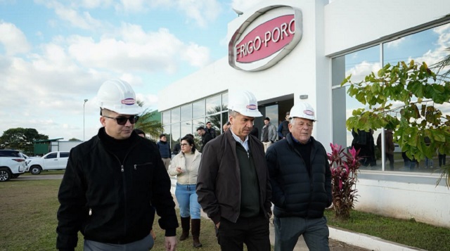 El Gobernador Zdero acompa&ntilde;&oacute; la inauguraci&oacute;n de un sistema de energ&iacute;a solar en Frigoporc y destac&oacute; la inversi&oacute;n privada en el Chaco 