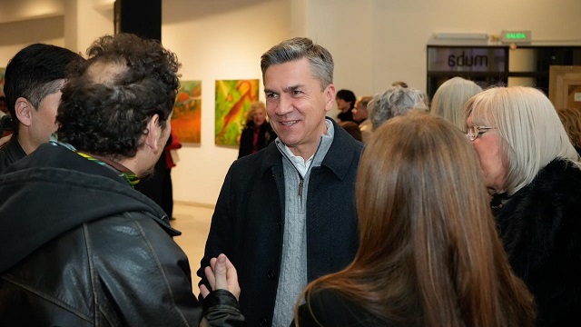 Inédita muestra “Memoria De Tres Generaciones”: Zdero acompañó la exposición Pértile y destacó el legado cultural del Chaco