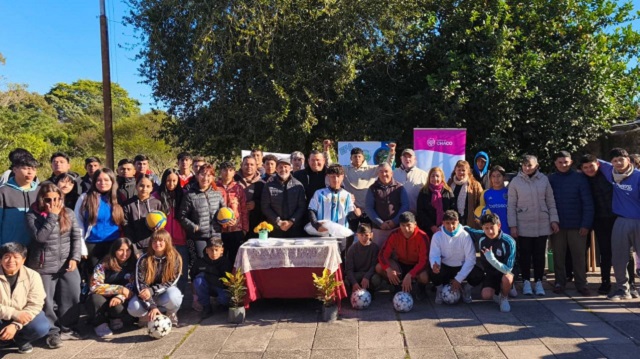 El Gobierno Provincial entregó herramientas, insumos y elementos deportivos a la EFA N.º 269 “Renacer Campesino”