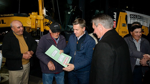 Fortaleciendo la Red Vial: El Gobernador Zdero entregó una nueva maquinaria al Consorcio Caminero N°14 de Charata