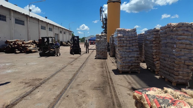 El Puerto de Barranqueras concret&oacute; una nueva exportaci&oacute;n de carb&oacute;n vegetal a Brasil 