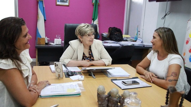 Educaci&oacute;n y Municipio de Laguna Blanca articularon trabajos para la mejora de Jardines y Escuelas 