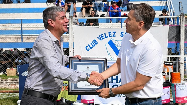 Tres Isletas: El Gobernador Zdero acompañó los 90 Años del Club Vélez Sarsfield y entregó equipamiento Deportivo