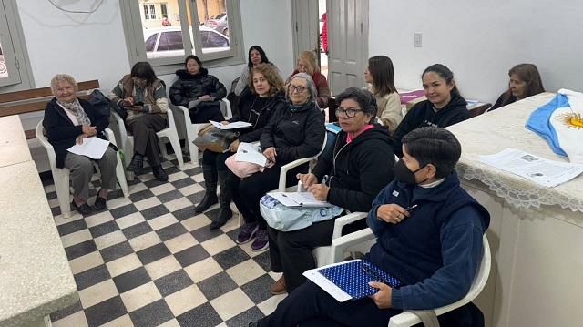 TALLER DE COCINA PARA CEL&Iacute;ACOS: PREPARARON CARBONADA CRIOLLA Y DESTACARON EL CRECIENTE INTER&Eacute;S DE LA COMUNIDAD