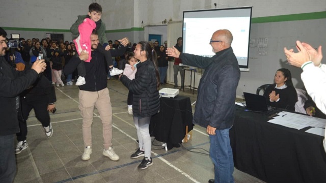 Puerto Tirol: 25 Familias accedieron a su nueva Vivienda mediante sorteo público y transparente