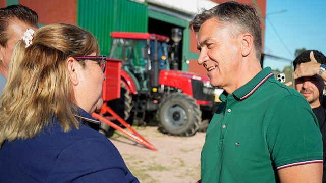 El Gobernador Zdero entreg&oacute; maquinarias a productores tabacaleros en Colonia Ben&iacute;tez