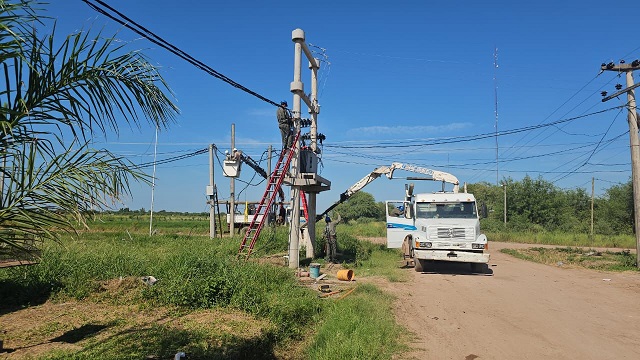 El Gobierno Provincial fortalece la red el&eacute;ctrica en Barrios de Juan Jos&eacute; Castelli  
