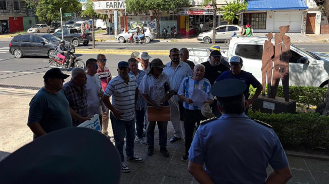 Resistencia: Fracas&oacute; la convocatoria Policial frente a Jefatura 