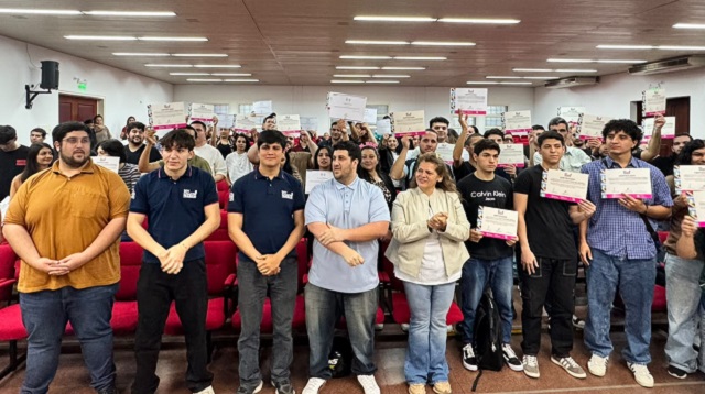 Soy Chaco Trabaja: Entregaron certificados a los Cursos de Impresión 3D y reparación informática