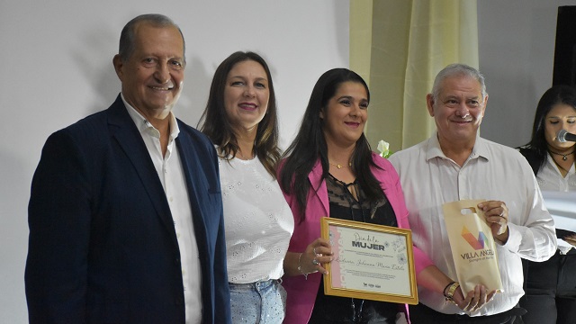 Villa &Aacute;ngela Homenaje&oacute; a las Mujeres con un emotivo Acto de Reconocimiento 