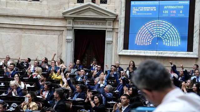 El oficialismo aprob&oacute; en Diputados la reforma laboral en una sesi&oacute;n tensa y marcada por esc&aacute;ndalos